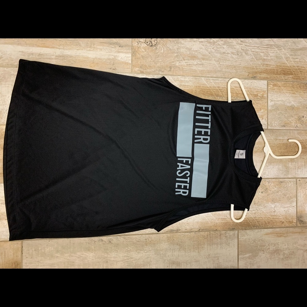 Black muscle workout tee